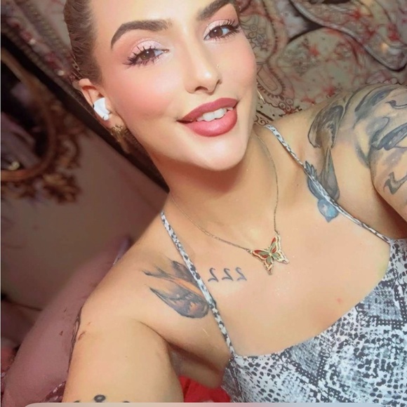 Meet your Posher, Kristina - Picture 3 of 3